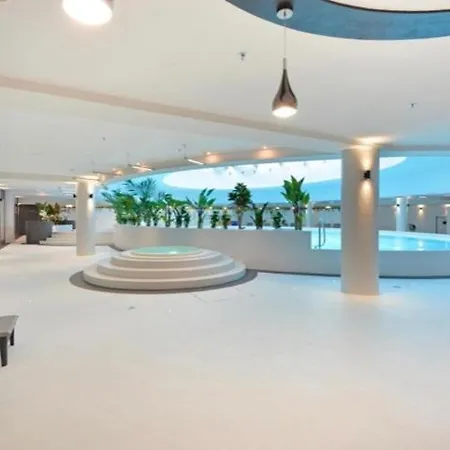 Hanza Tower Sunny 22 Pool & Appartement